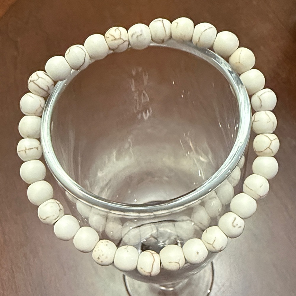 Anthropologie Howlite Beaded Stretch Bracelet!!🔥🔥🔥 - Picture 9 of 14